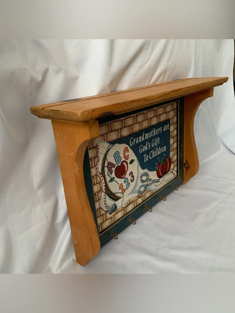 Vintage Countryside Farmhouse Style  Crafted 19” Pine Wood Shelf 5 Key Holder